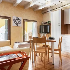https://residence-dei-frutti-in-pieno-centro-int2.hotelinveneto.com